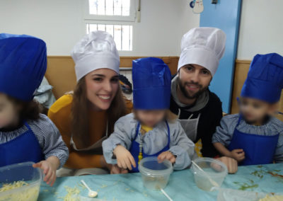 Comunidad educativa familias en la clase